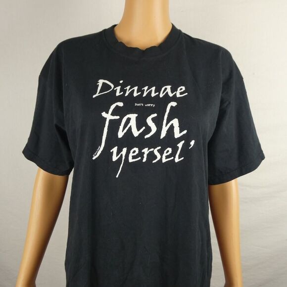 Outlander Sassenach Dinnae Fash Yersel' Don't Worry Jamie Claire Graphic T Shirt - Picture 3 of 10